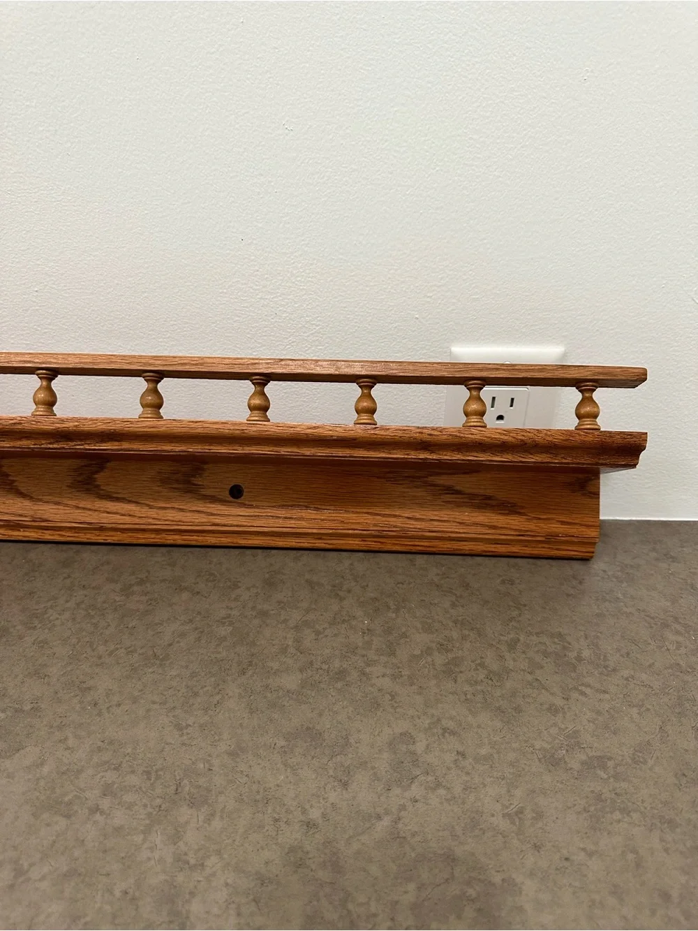 Vintage Wooden Wall-Mounted Display Plate Shelf Spindle Gallery Rail Solid Oak